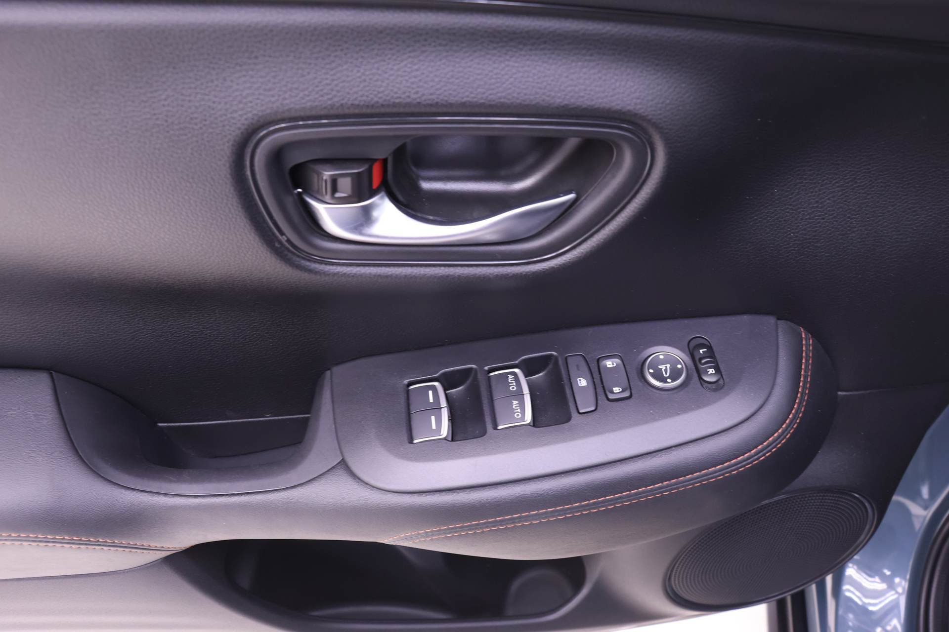 Certified 2025 Honda HR-V Sport image 10