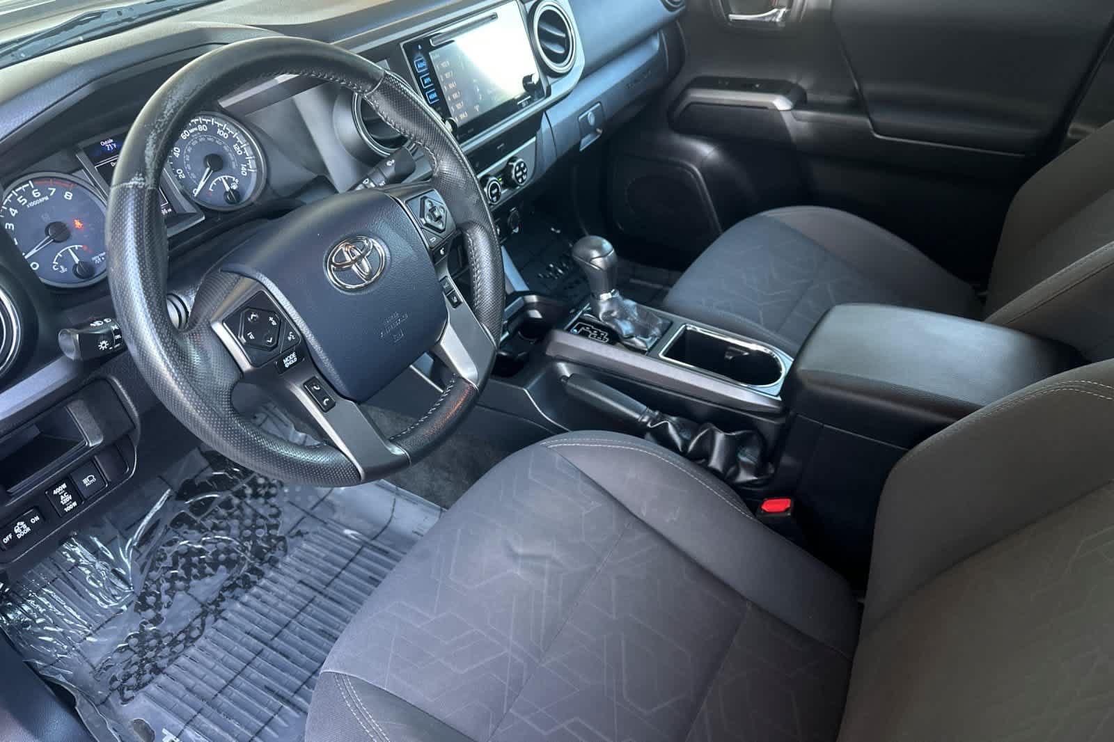 Used 2019 Toyota Tacoma TRD Sport AWD/4WD image 11