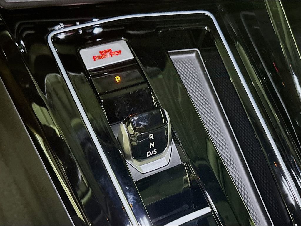 New 2025 Volkswagen GTI SE FWD image 18