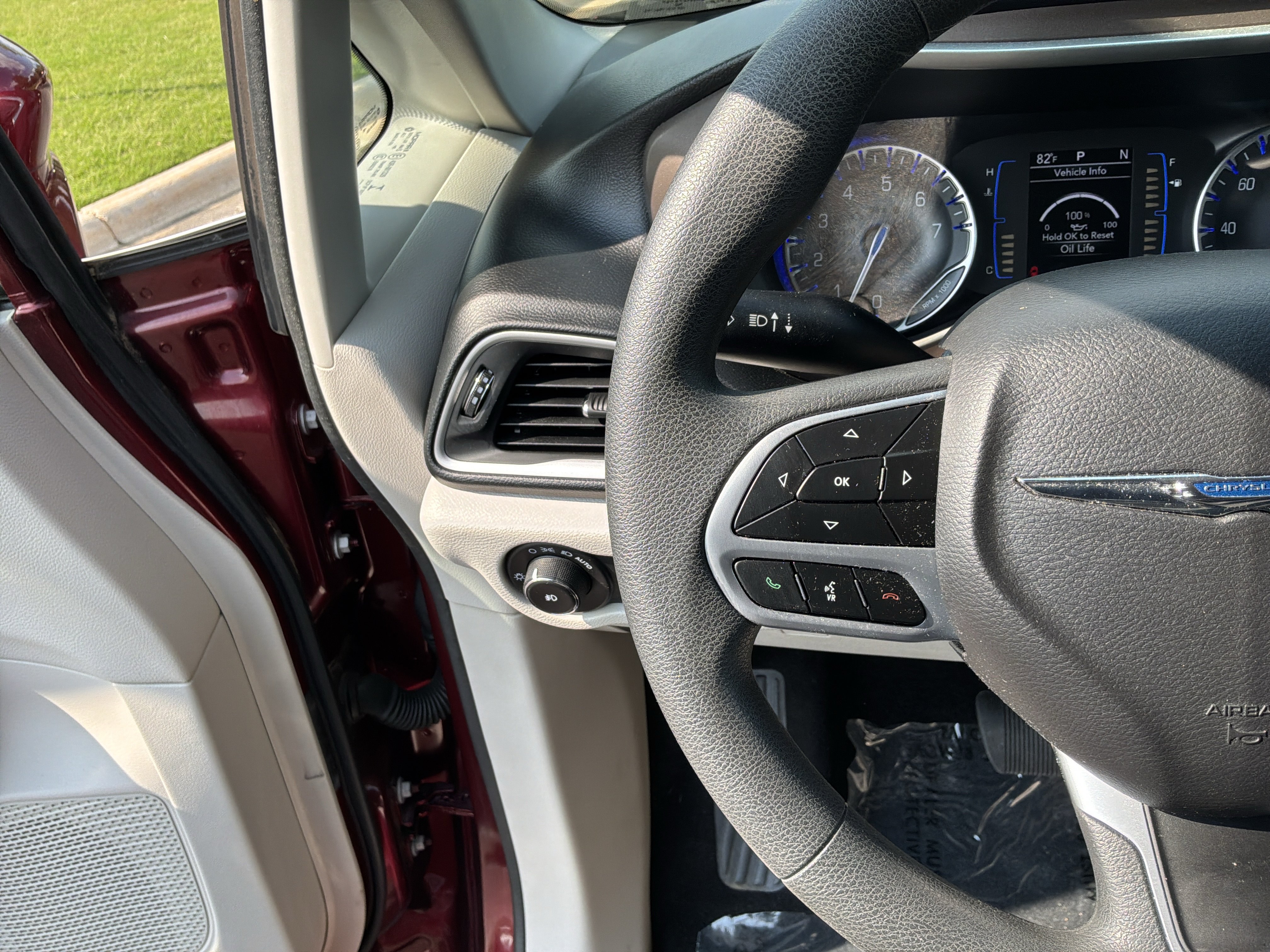 Used 2018 Chrysler Pacifica Touring Plus FWD image 19