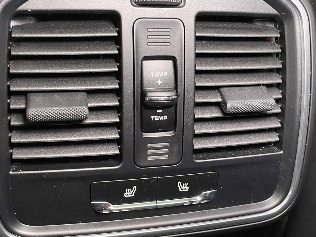 Certified 2023 Porsche Macan image 24