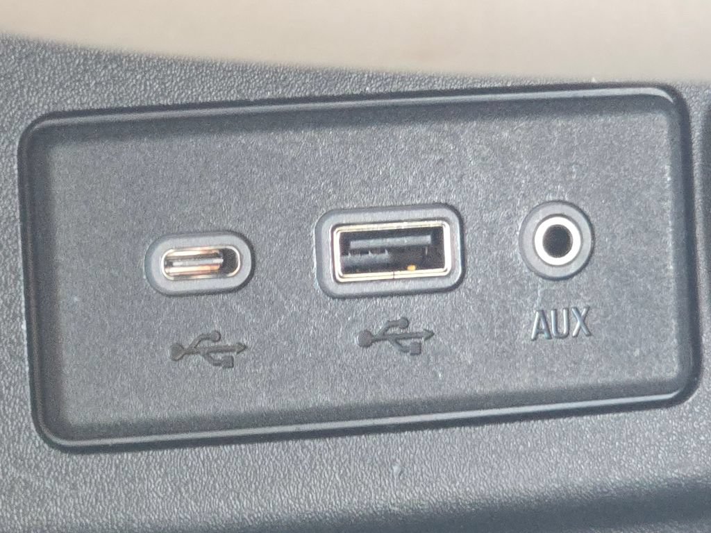 Used 2019 Chevrolet Equinox LS FWD image 4