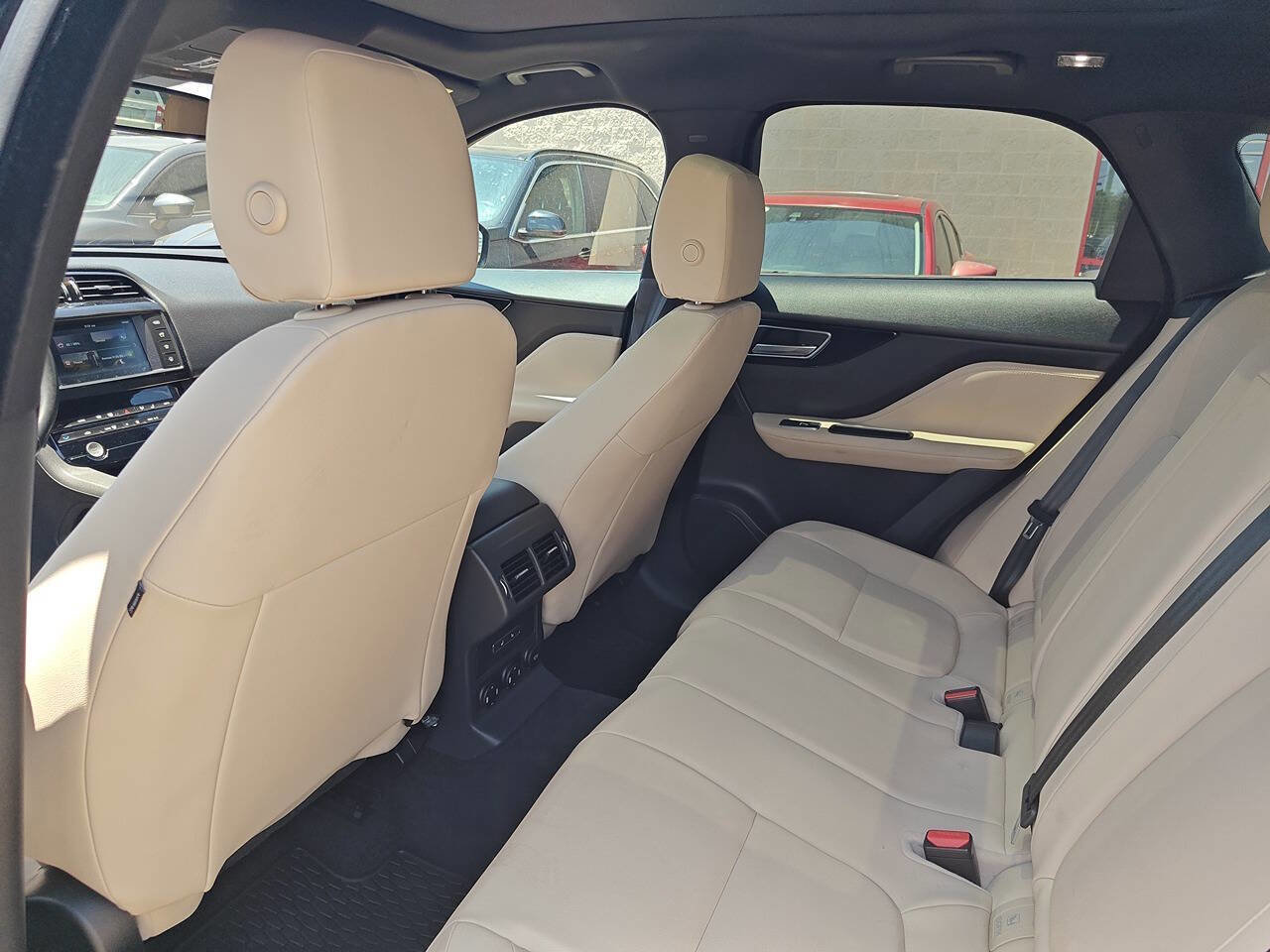 Used 2018 Jaguar F-PACE Premium AWD/4WD image 8