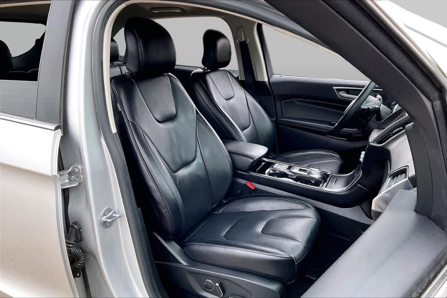 Used 2019 Ford Edge Titanium AWD/4WD image 9