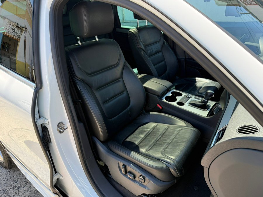 Used 2014 Volkswagen Touareg VR6 AWD/4WD image 8