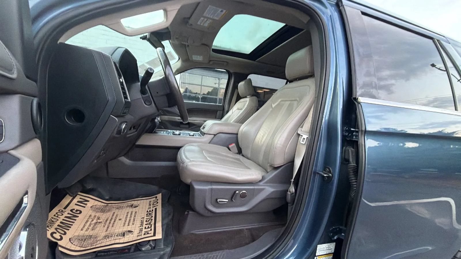 Used 2018 Ford Expedition Limited w/ Equipment Group 301A AWD/4WD image 17