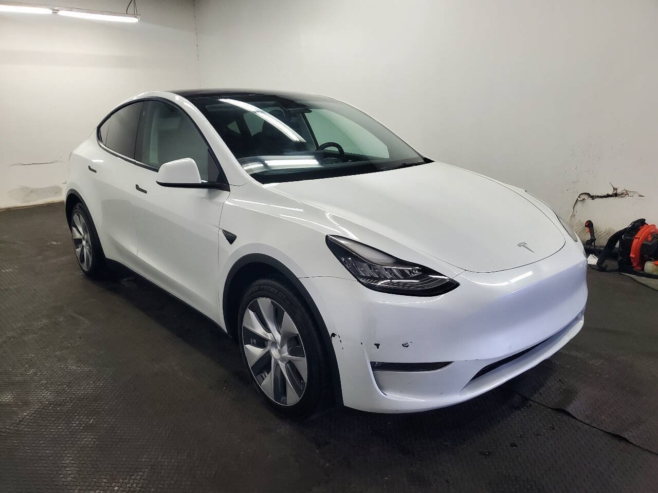 Used 2021 Tesla Model Y Long Range AWD/4WD image 3