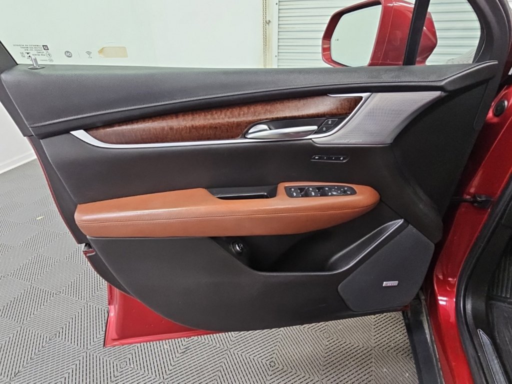 Used 2020 Cadillac XT5 Premium Luxury FWD image 33