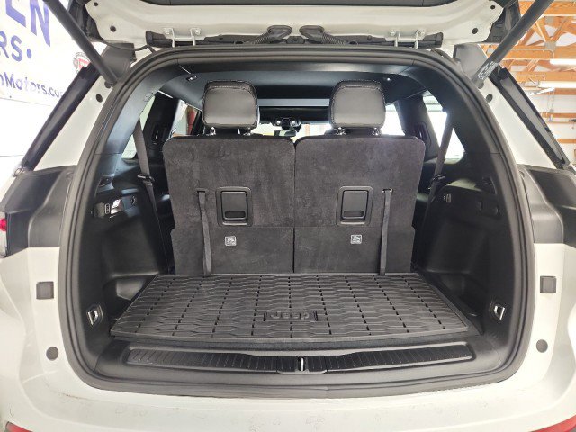 Used 2023 Jeep Grand Cherokee L Laredo image 5