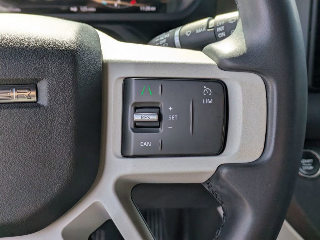 Used 2023 Land Rover Defender 90 X-Dynamic SE image 22