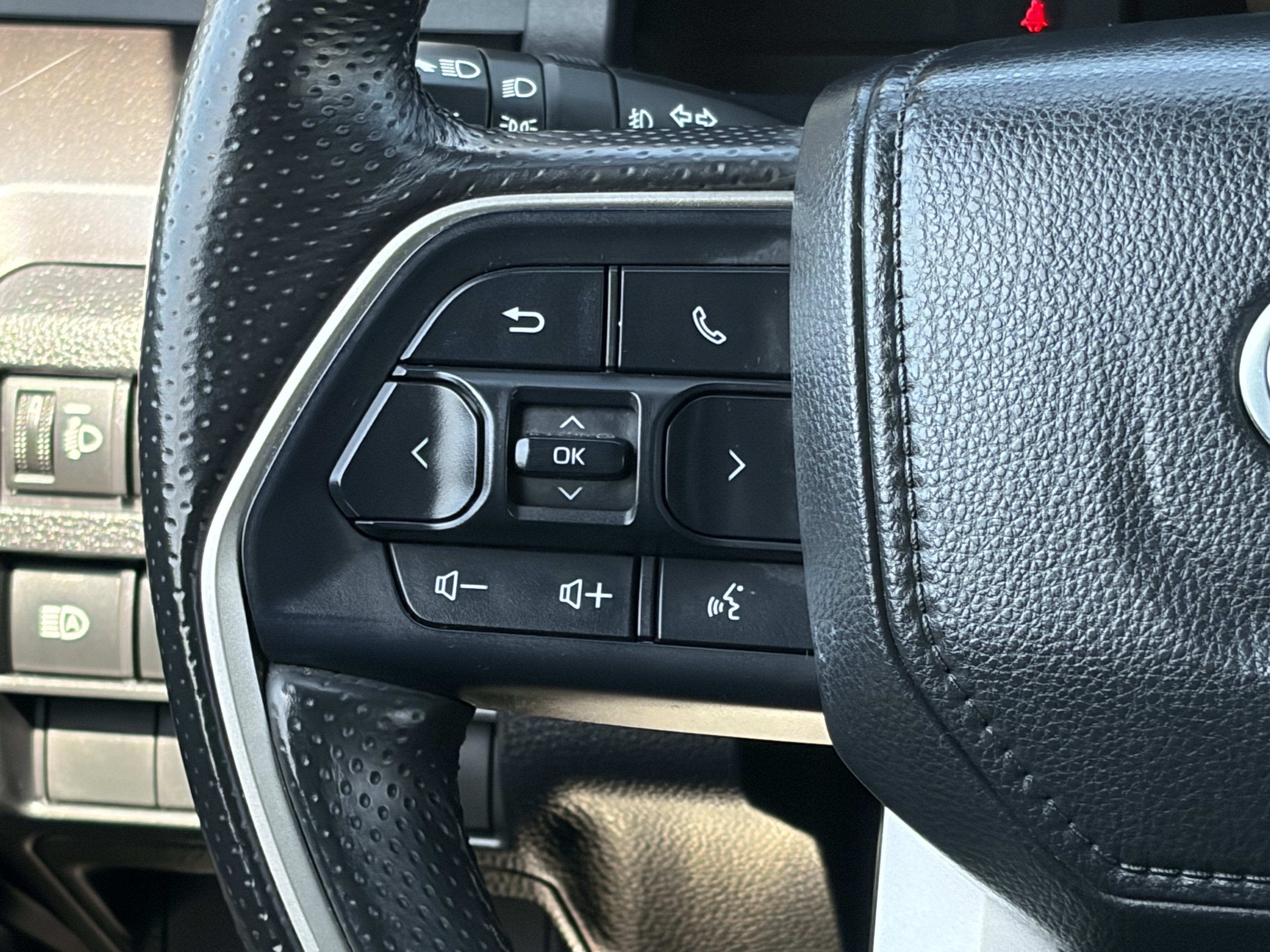 Certified 2025 Toyota 4Runner SR5 AWD/4WD image 18