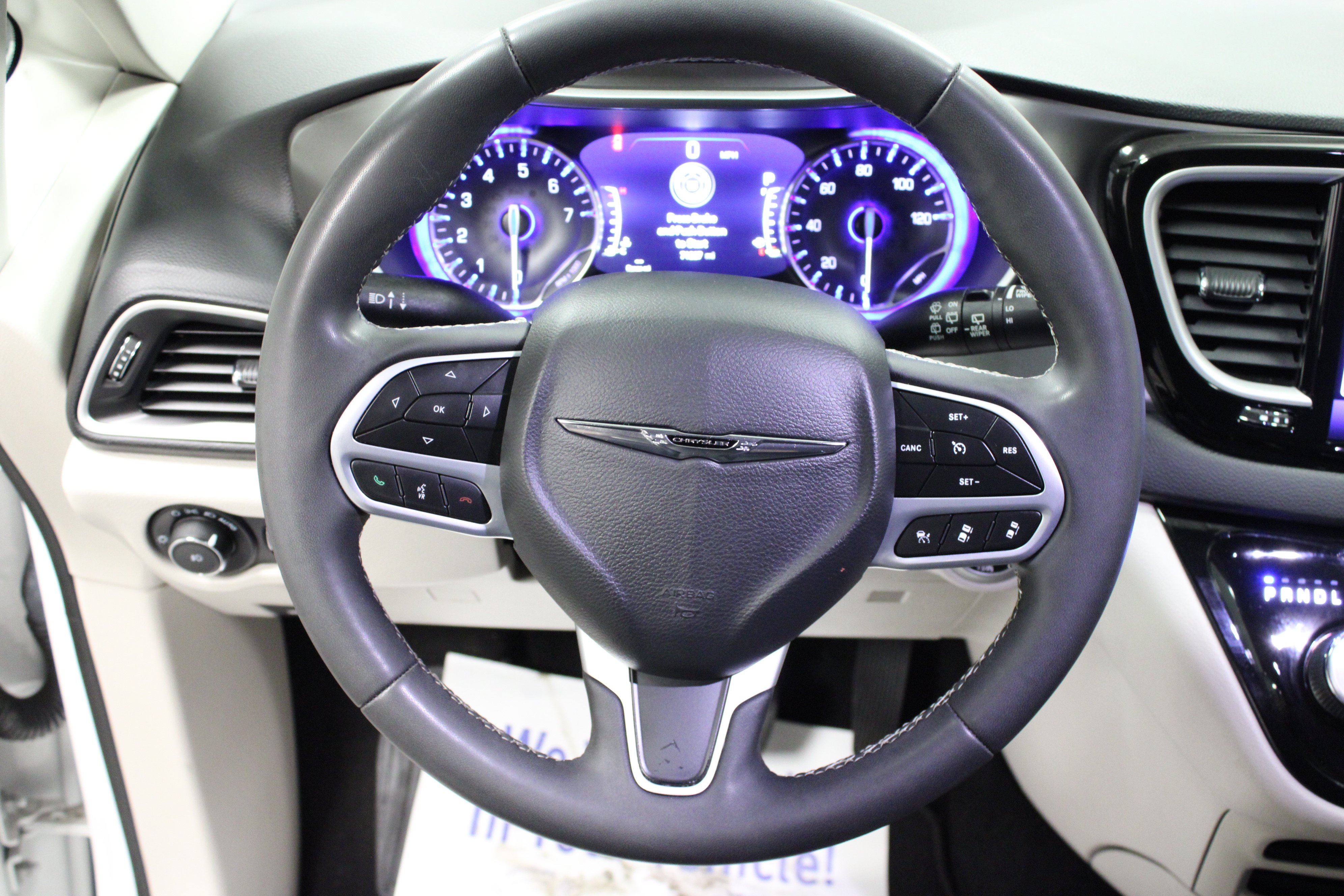 Used 2022 Chrysler Pacifica Touring-L FWD image 18