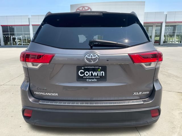 Used 2017 Toyota Highlander XLE w/ Protection Package #3 AWD/4WD image 4