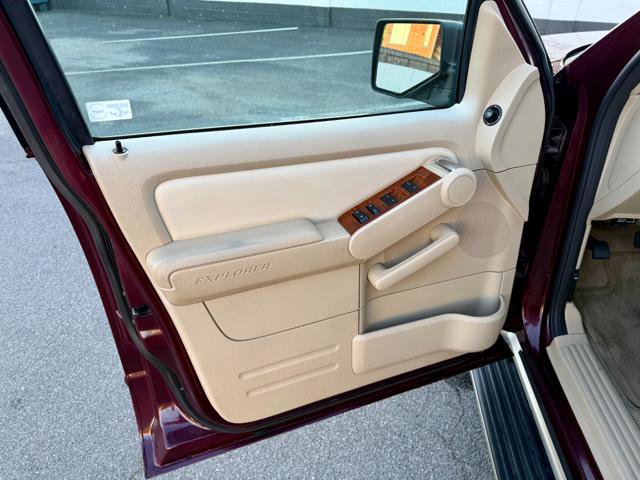 Used 2006 Ford Explorer Eddie Bauer image 16