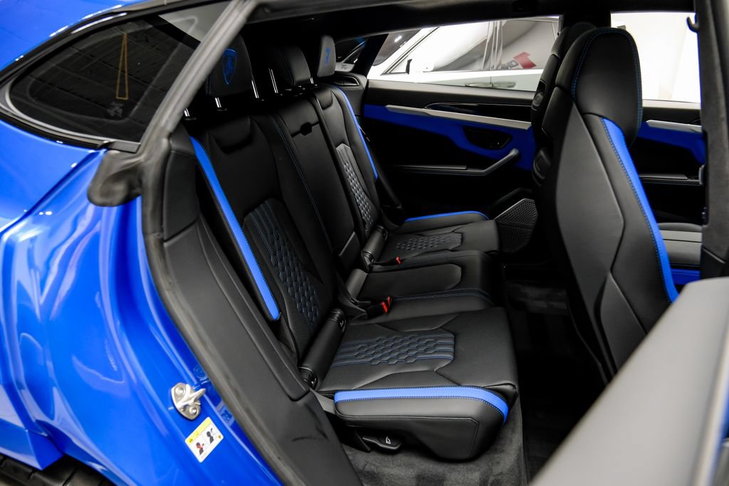 Used 2025 Lamborghini Urus SE AWD/4WD image 47