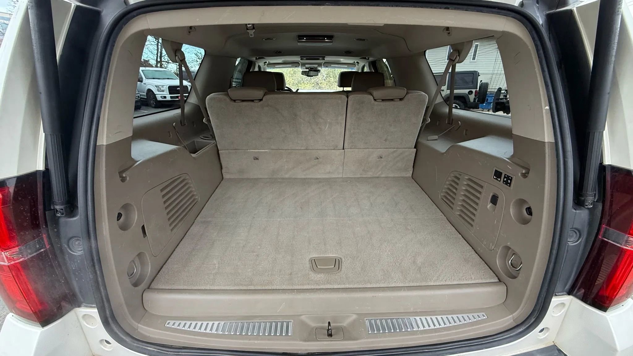 Used 2015 Chevrolet Suburban LTZ image 27