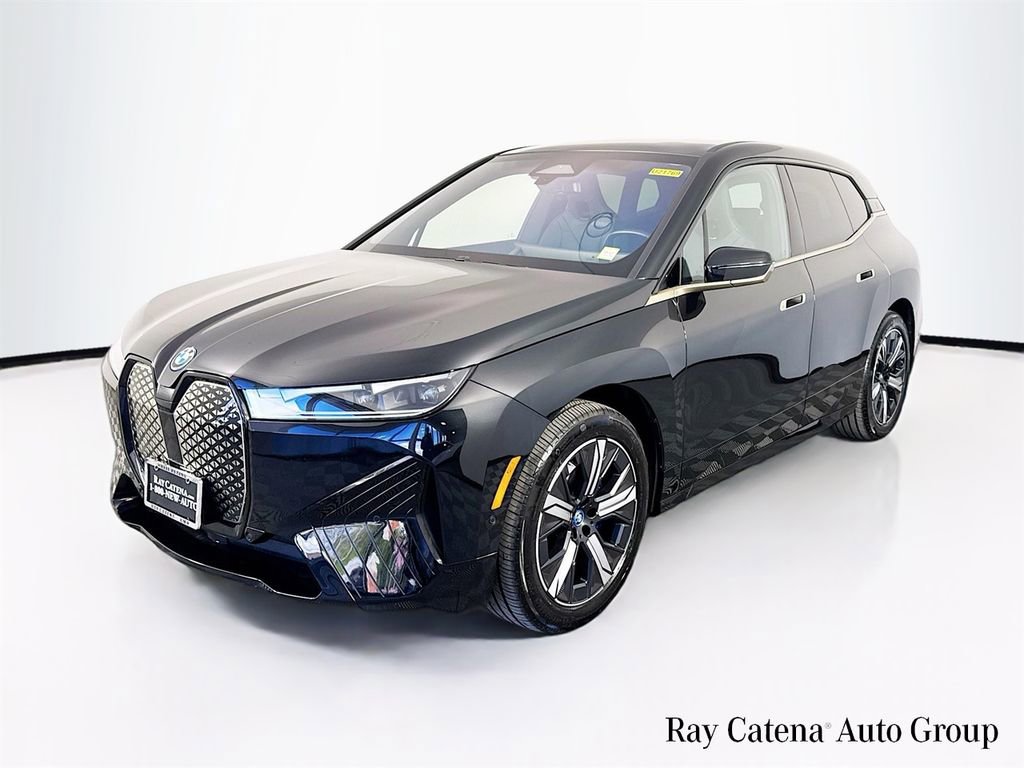 Used 2023 BMW iX xDrive50 w/ Sport Package AWD/4WD image 12