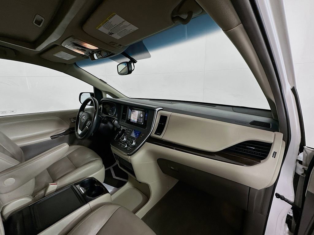 Used 2015 Toyota Sienna XLE Premium image 31