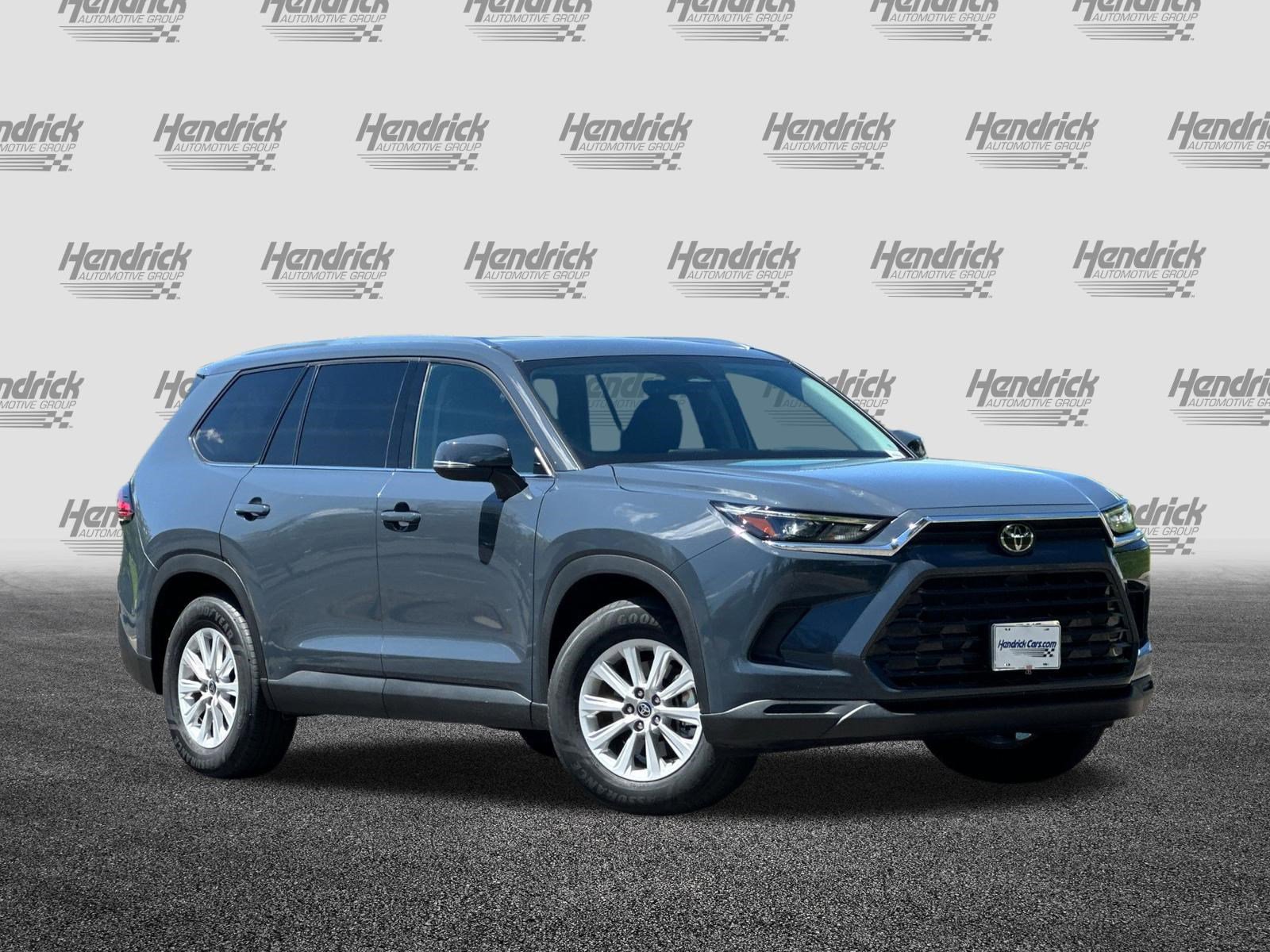 Used 2024 Toyota Grand Highlander XLE FWD image 2