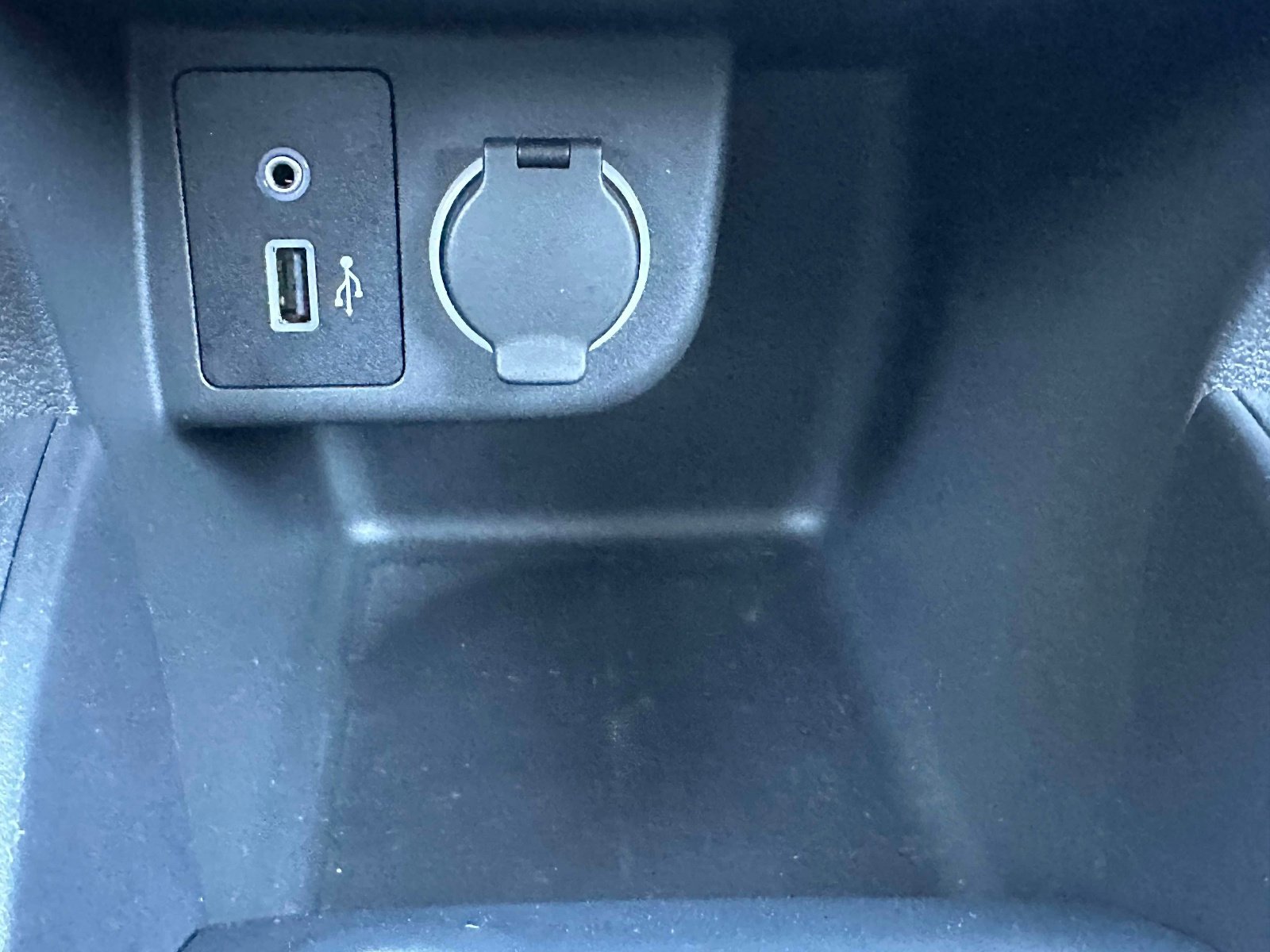 Used 2025 Nissan Kicks Play S image 12