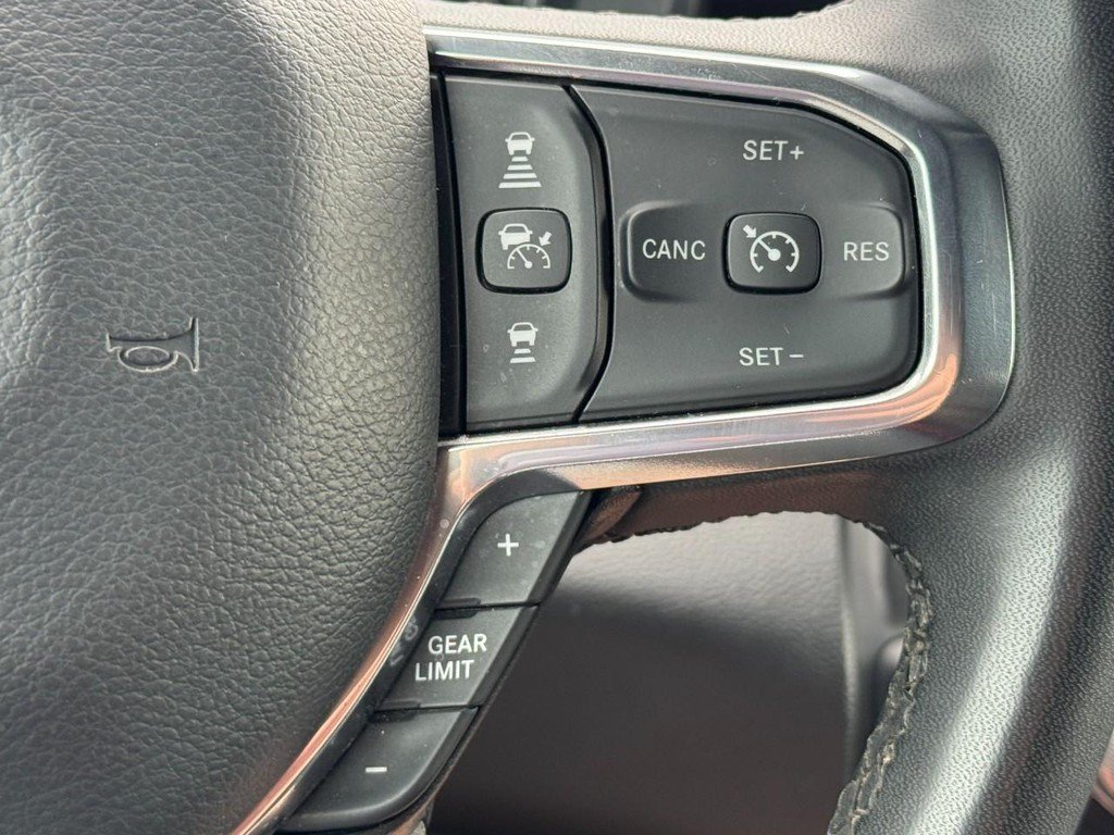 Used 2025 RAM 1500 Laramie AWD/4WD image 18