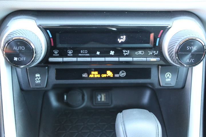 Used 2023 Toyota RAV4 XLE AWD/4WD image 15