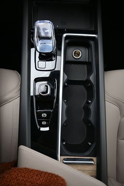 New 2026 Volvo XC60 B5 Plus w/ Protection Package Premier image 11