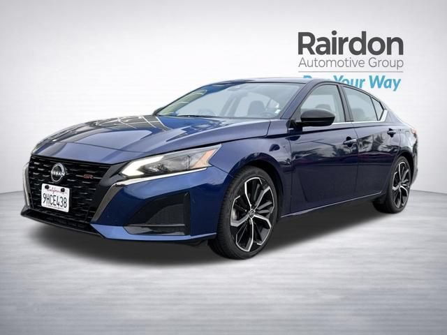 Used 2023 Nissan Altima 2.5 SR FWD image 5