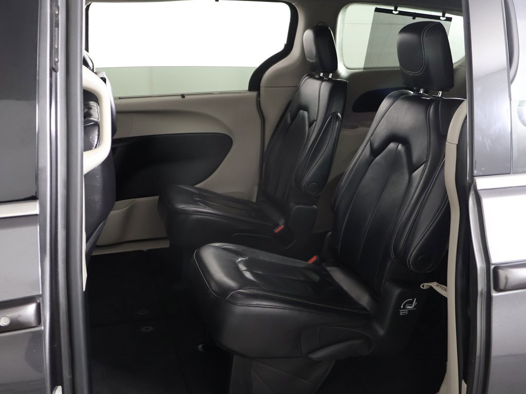 Used 2022 Chrysler Pacifica Touring-L image 27