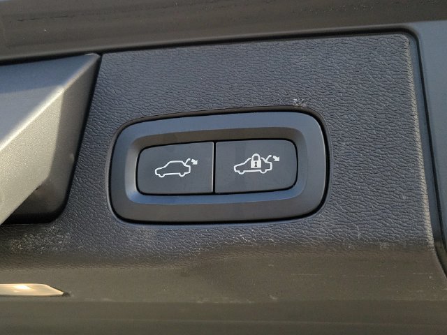 Used 2021 Volvo XC60 T5 Inscription w/ Protection Package FWD image 10