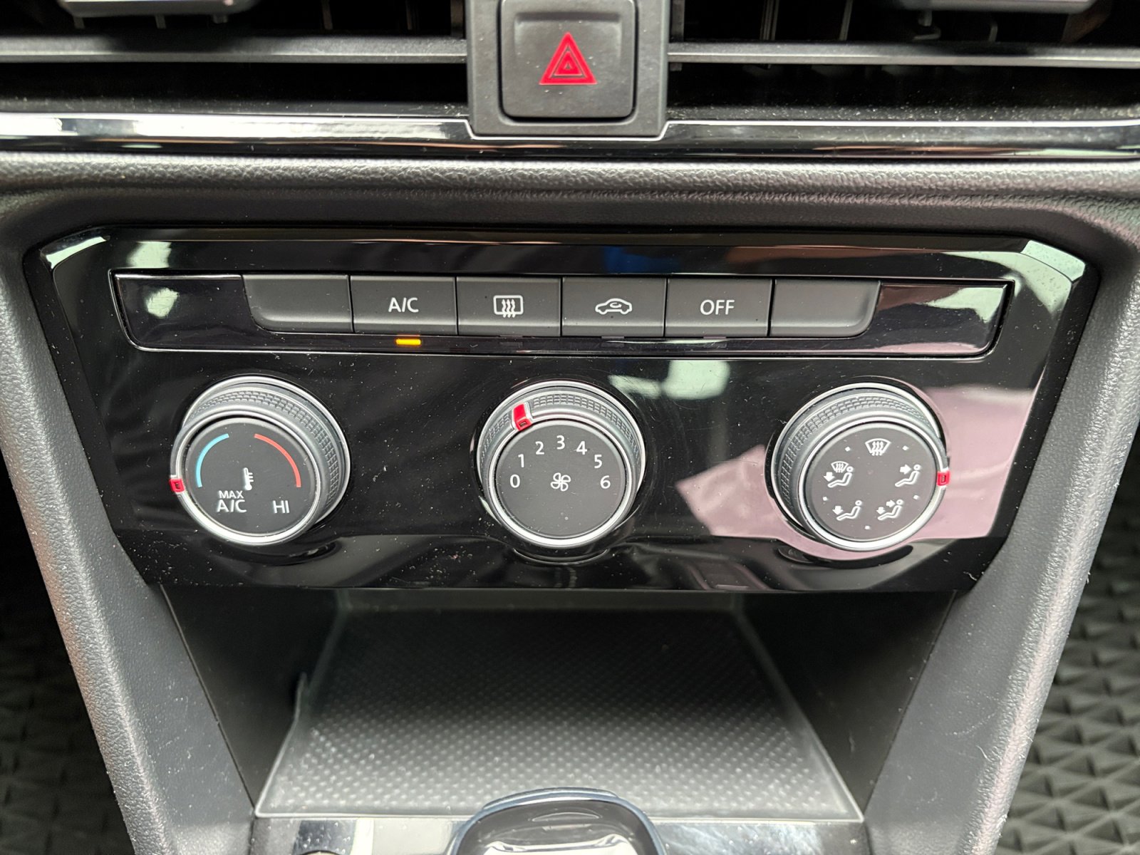 Certified 2024 Volkswagen Taos S w/ MDO Package image 16