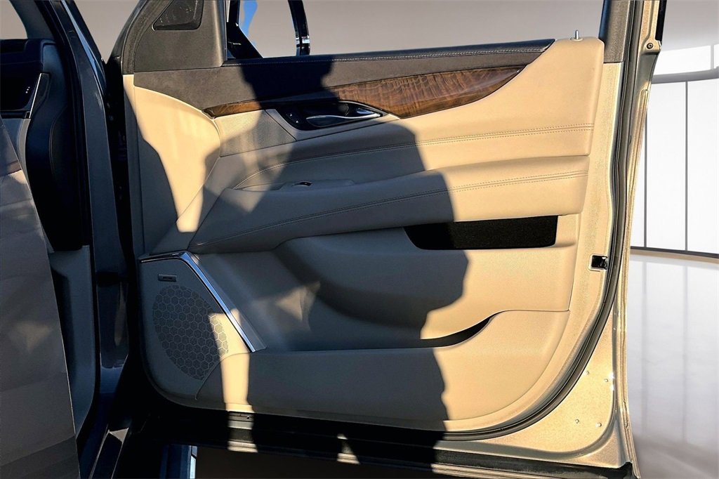 Used 2019 Cadillac Escalade Premium Luxury image 19