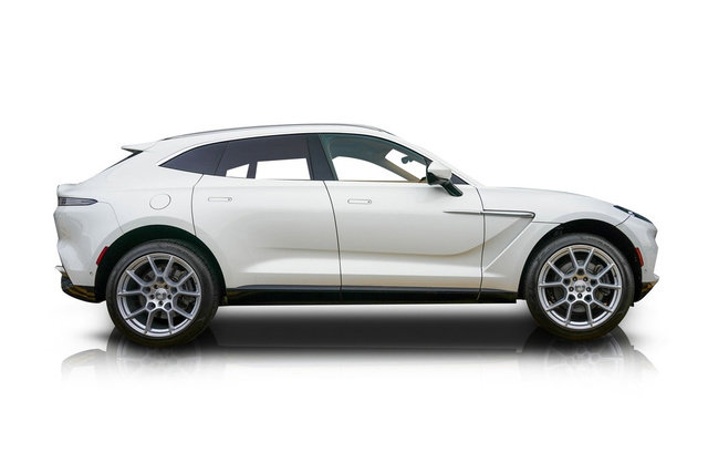 Used 2021 Aston Martin DBX image 2