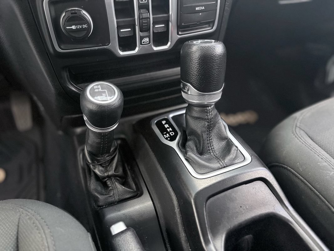 Used 2018 Jeep Wrangler Unlimited Sport S AWD/4WD image 30