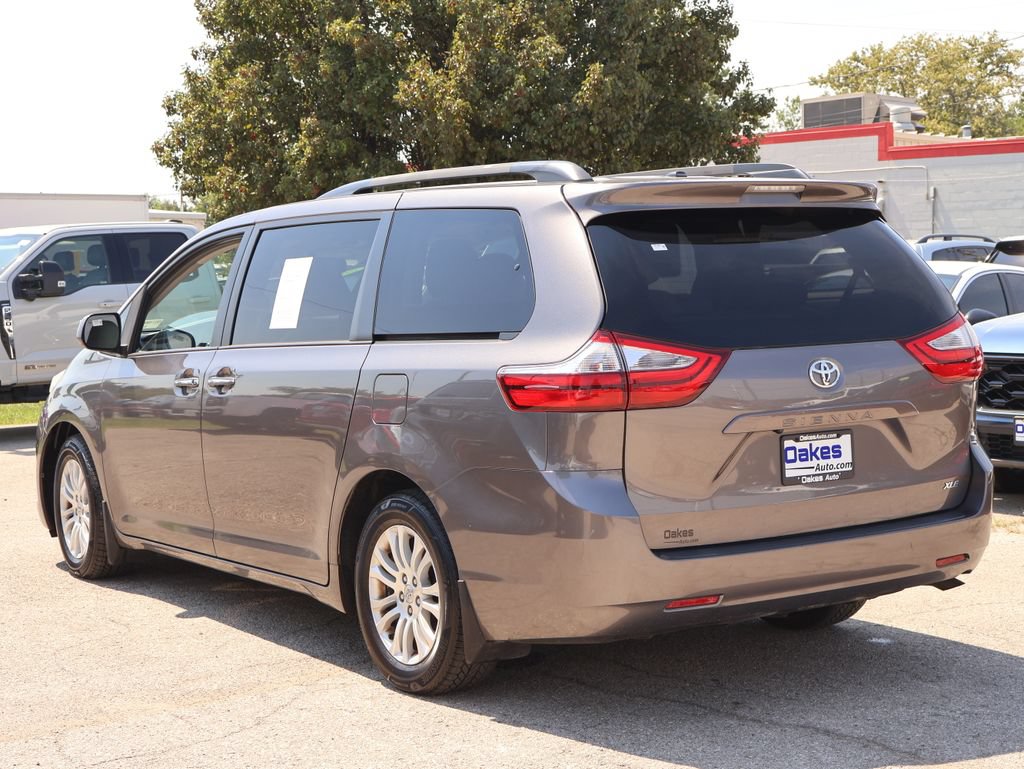 Used 2017 Toyota Sienna XLE FWD image 4