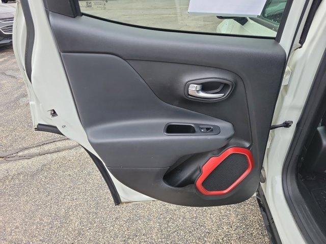 Used 2017 Jeep Renegade Trailhawk image 11