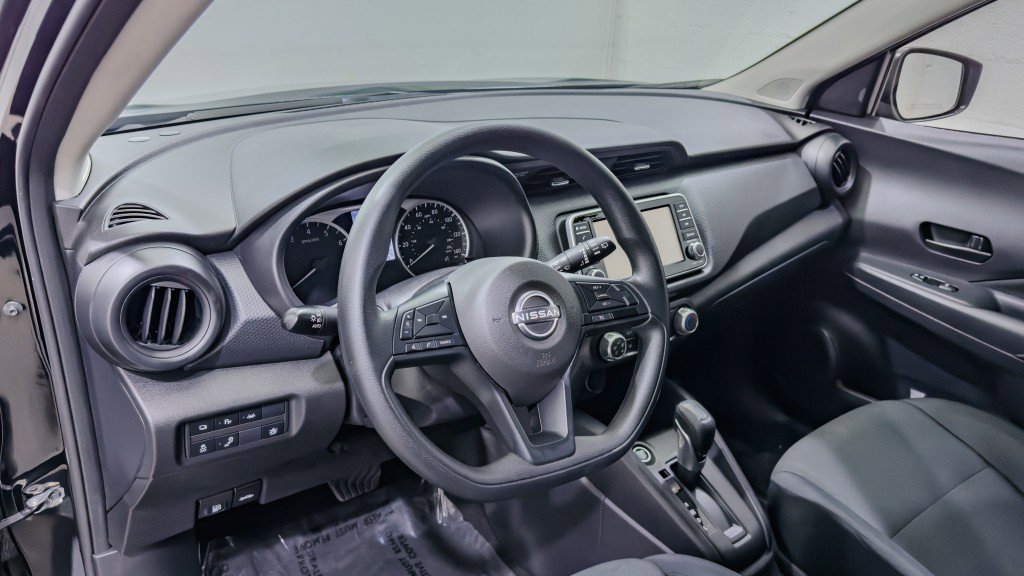 Used 2024 Nissan Kicks S image 12