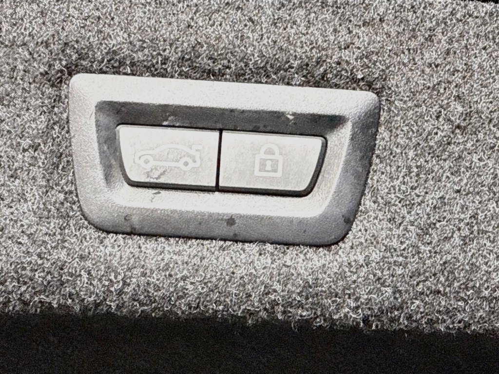 Used 2020 BMW M550i xDrive AWD/4WD image 40