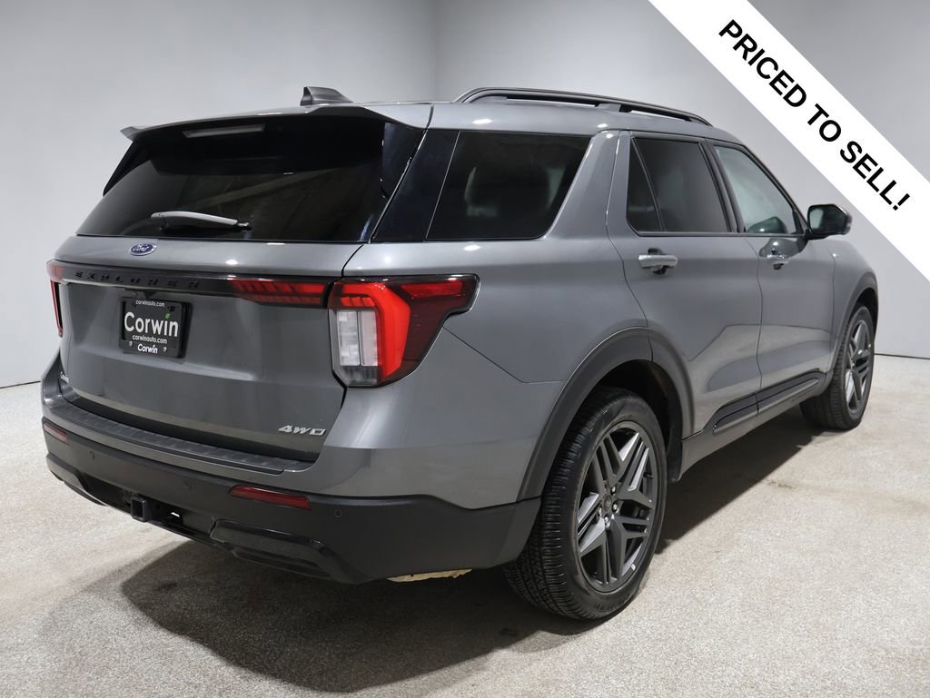 Used 2025 Ford Explorer ST-Line w/ ST-Line Street Pack image 2
