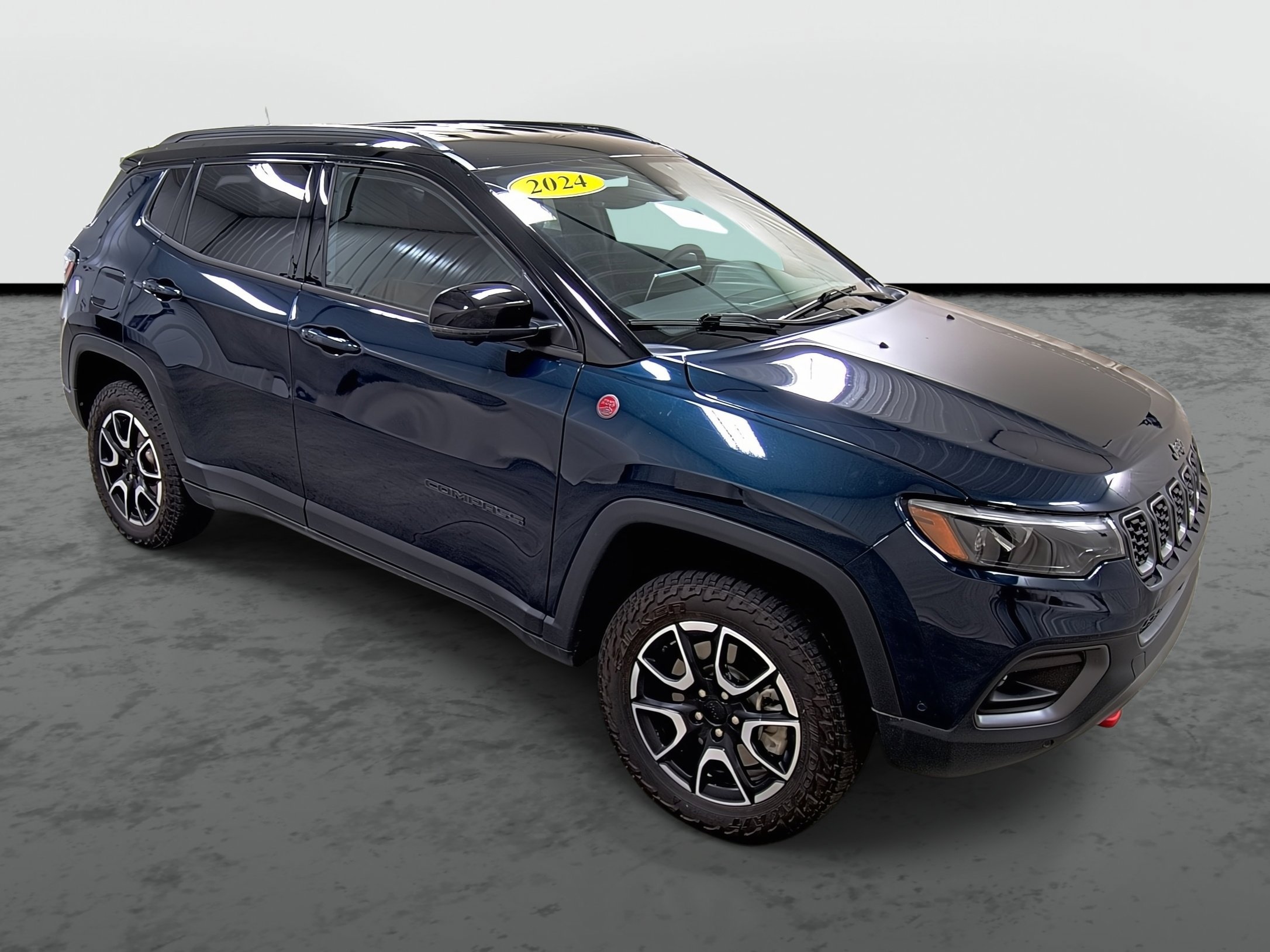 Used 2024 Jeep Compass Trailhawk w/ Trailhawk Elite Group image 5