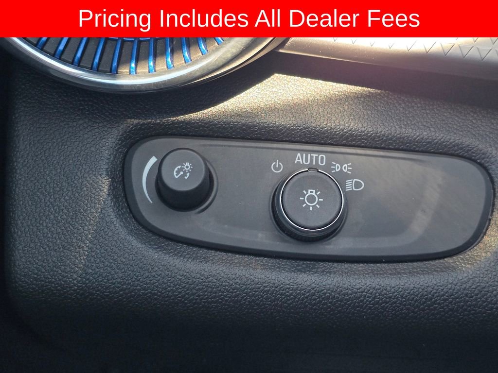 Used 2025 Chevrolet Trax LT FWD image 22