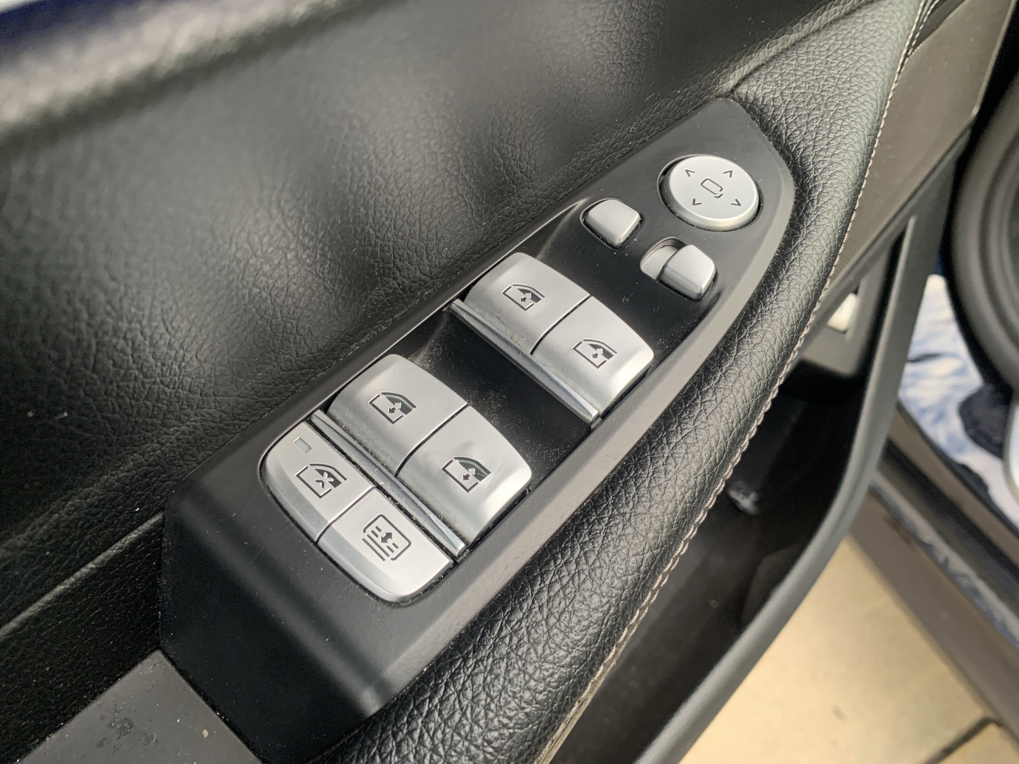 Used 2020 BMW 740i w/ M Sport Package image 15