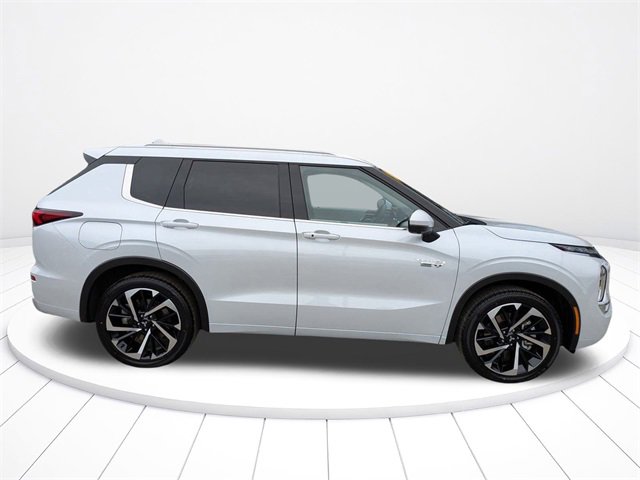 New 2025 Mitsubishi Outlander SEL image 3