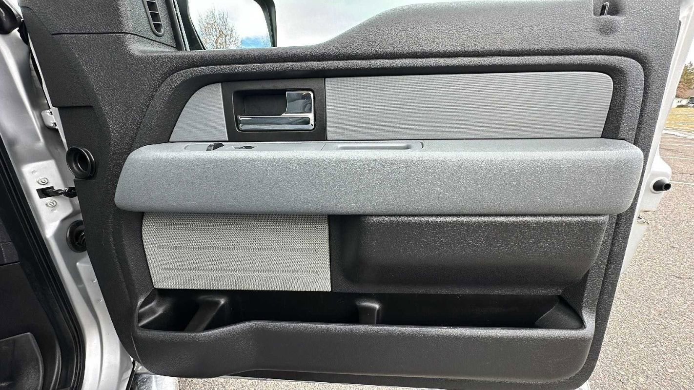 Used 2013 Ford F150 XLT w/ XLT Chrome Pkg image 16