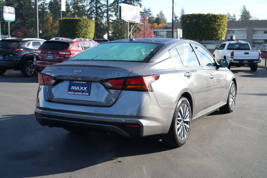 Used 2024 Nissan Altima 2.5 SV FWD image 9