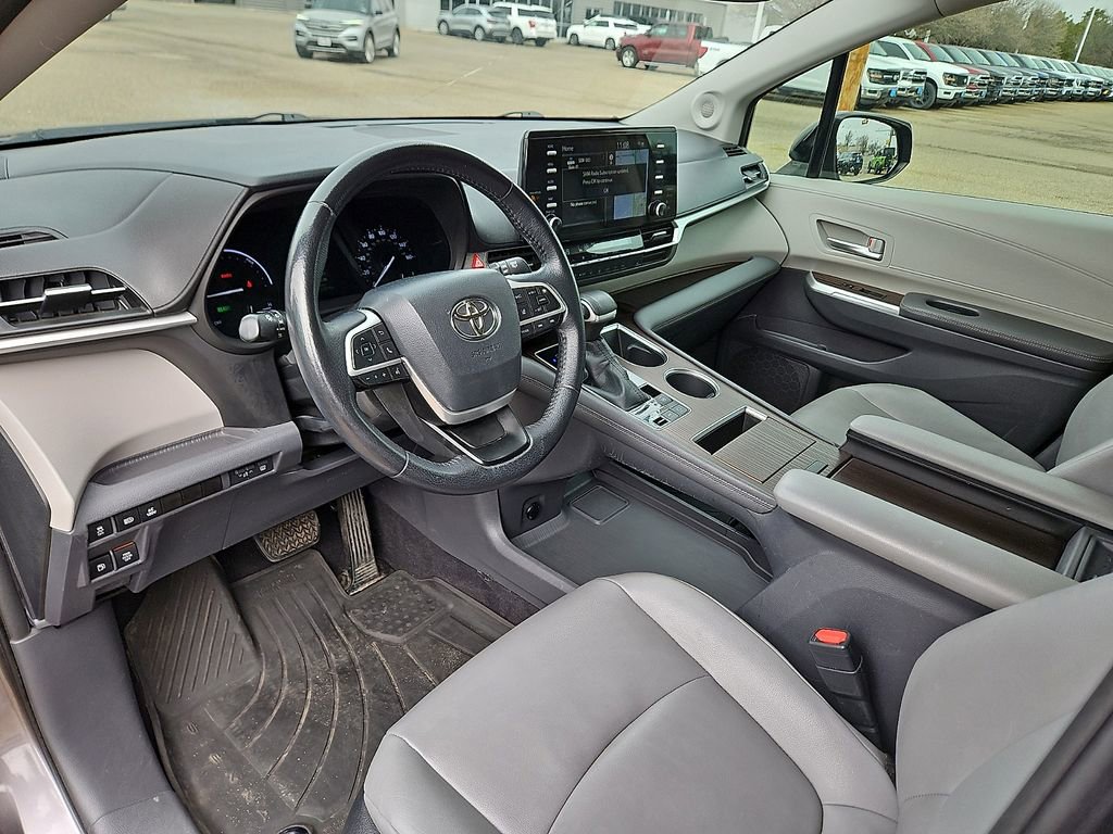 Used 2022 Toyota Sienna XLE w/ XLE Plus Package image 14