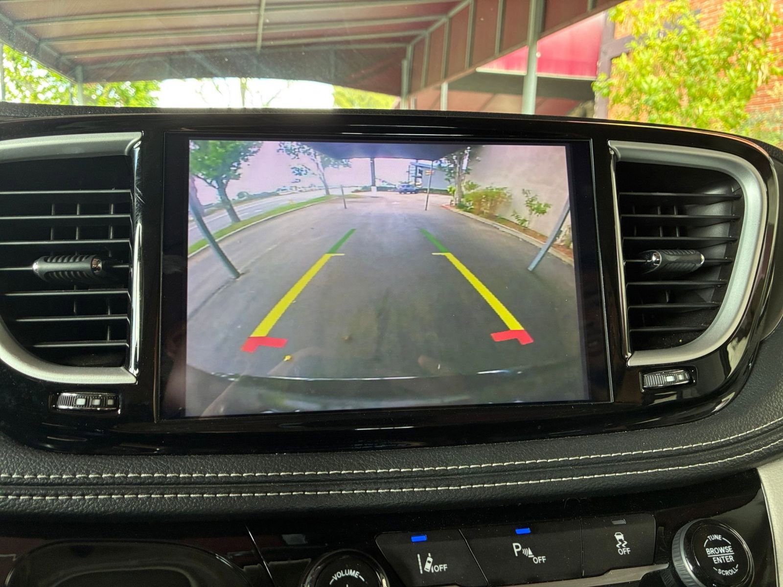 Used 2023 Chrysler Pacifica Touring-L image 25