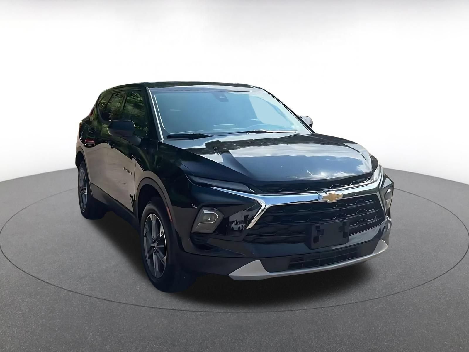 Used 2025 Chevrolet Blazer LT FWD image 3