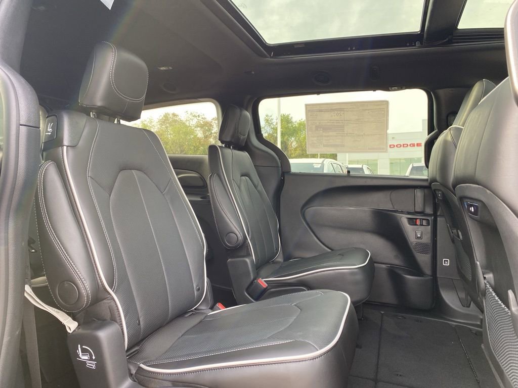 New 2026 Chrysler Pacifica Limited w/ S Appearance Package image 15