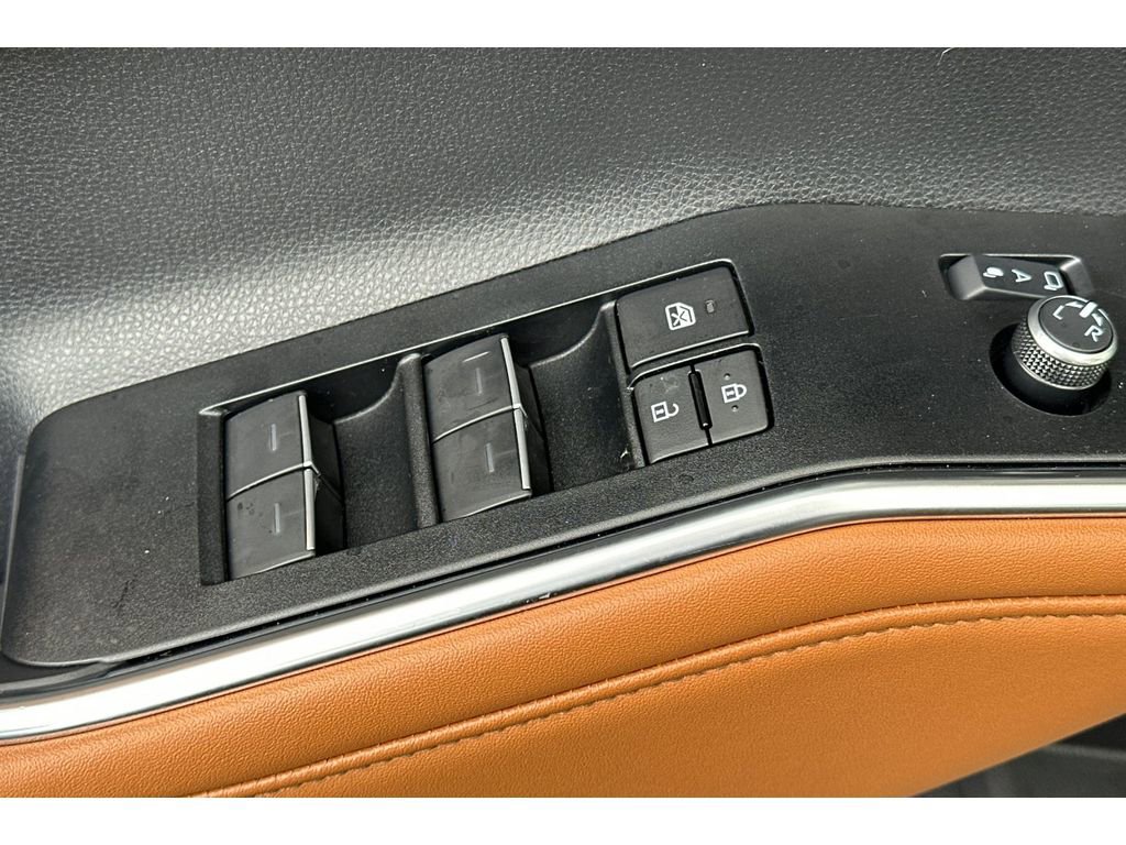 New 2026 Toyota Highlander Platinum image 12